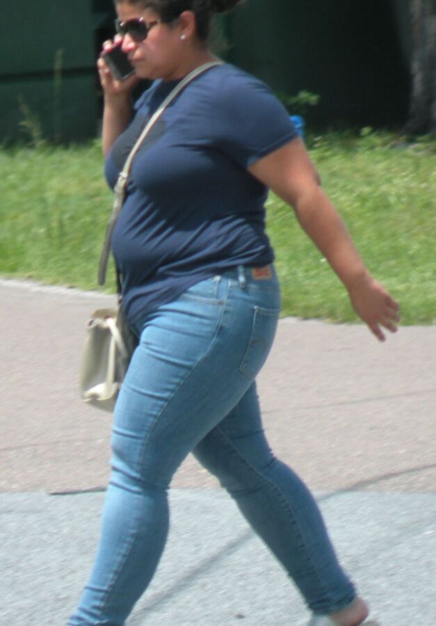 Street Girl BBW Latina, TIGHT jeans and big ass...so somfy! 4 of 15 pics