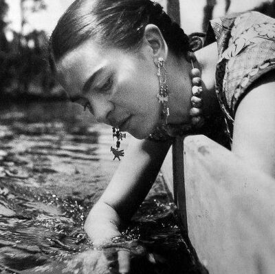 Vintage - Frida Kahlo 12 of 13 pics