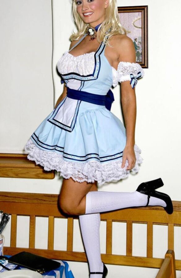 Fesche Madln im Dirndl zum Hundertfünfundneunzigst` n 16 of 100 pics