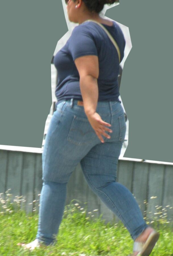 Street Girl BBW Latina, TIGHT jeans and big ass...so somfy! 5 of 15 pics