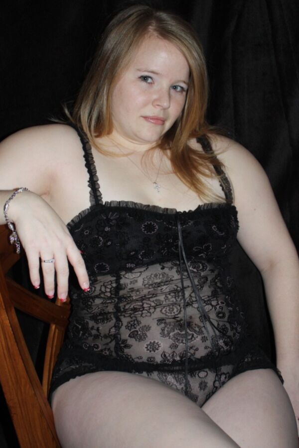 Gorgeous chubby blond teen posing 7 of 105 pics