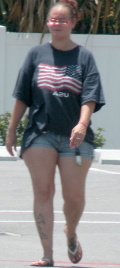 Wide Hips and fat thighs on this white girl, very easy to watch! 5 of 5 pics