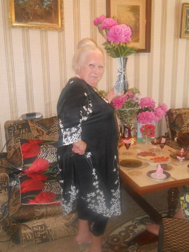 Russian old fat grandma dirty whore 2 of 5 pics