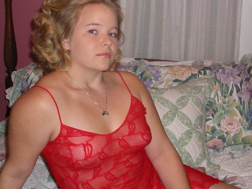 Gorgeous chubby blond teen posing 2 of 105 pics