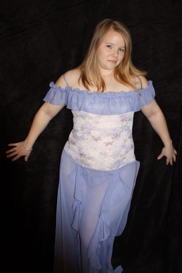 Gorgeous chubby blond teen posing 9 of 105 pics