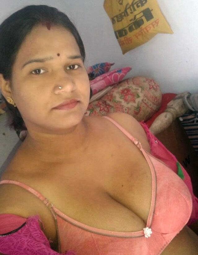 Beautiful Bhabhi  9 of 19 pics