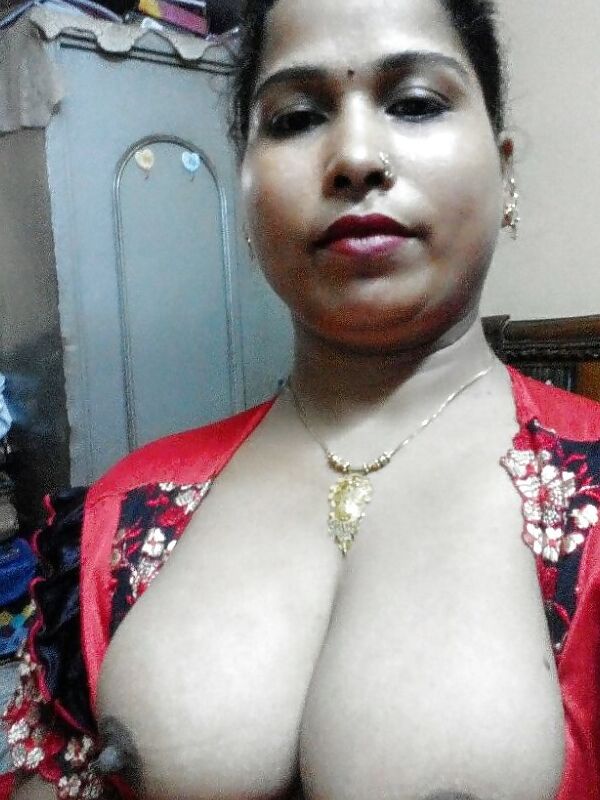 Beautiful Bhabhi  18 of 19 pics