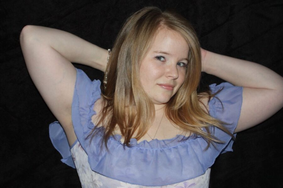 Gorgeous chubby blond teen posing 6 of 105 pics