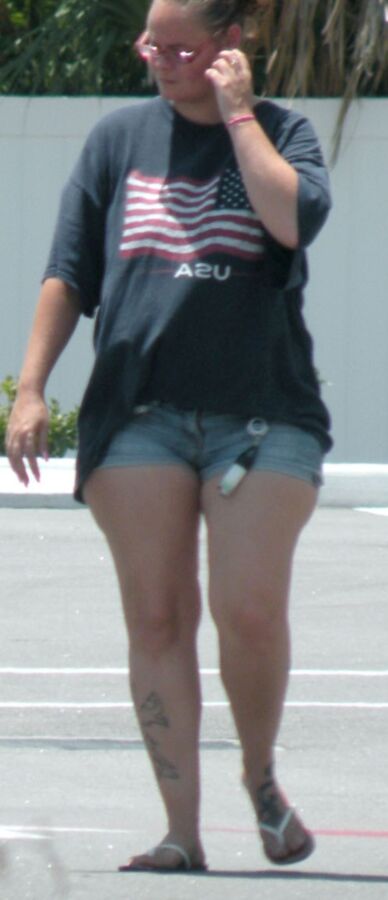 Wide Hips and fat thighs on this white girl, very easy to watch! 4 of 5 pics