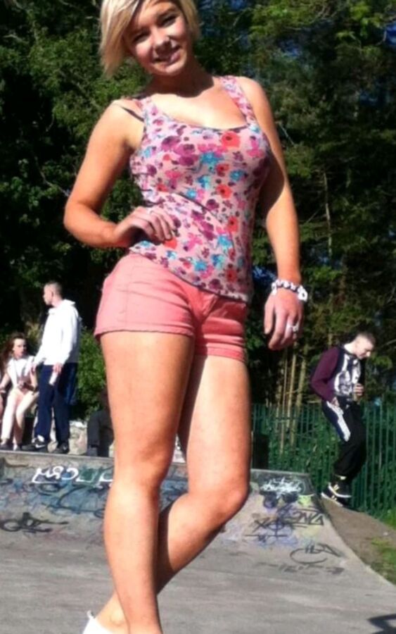 Chloe is a beefy thick chav superstar what a beast of a bimbo 15 of 22 pics
