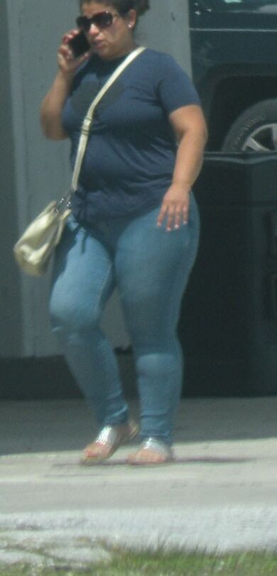 Street Girl BBW Latina, TIGHT jeans and big ass...so somfy! 8 of 15 pics