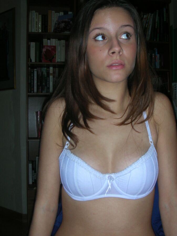 French Amateur Photoshoot (FR) 2 of 78 pics