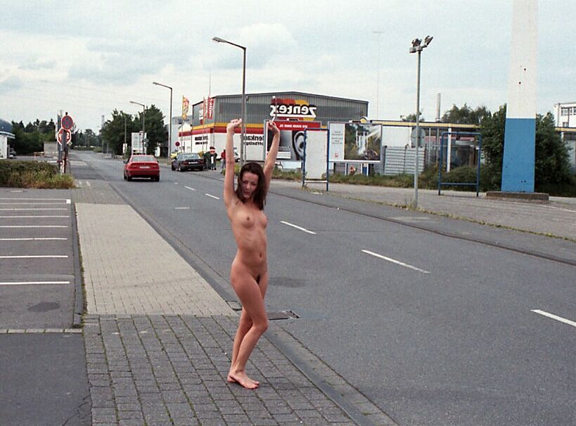 Helena Hemanova - Nude Street 16 of 20 pics