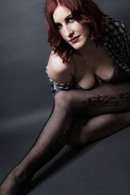 Sarah Niespor Eroticmodel 2 of 25 pics
