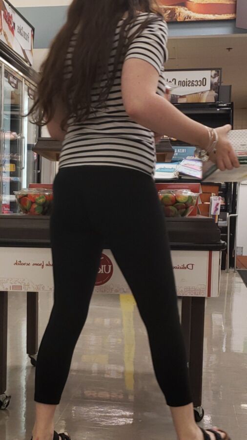 Another ADORABLE grocery store ass 3 of 7 pics