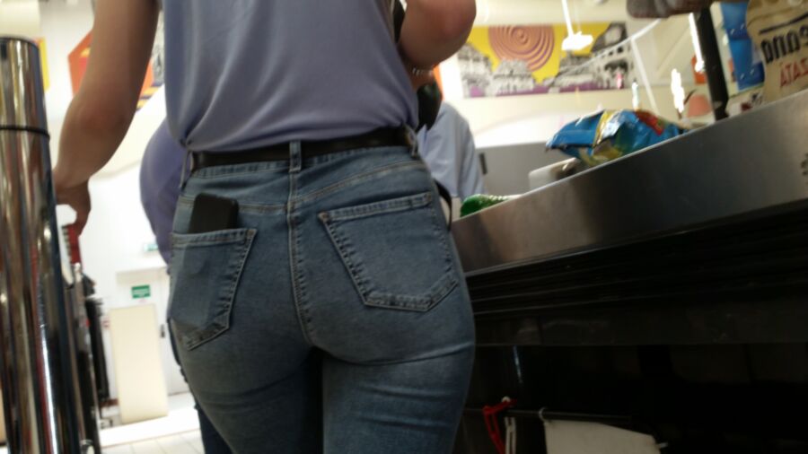 Perfect ass in jeans shoping 5 of 11 pics