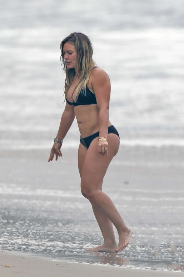 Hilary Duff - Busty Blonde Hollywood Celebrity in Sexy Bikinis 23 of 83 pics