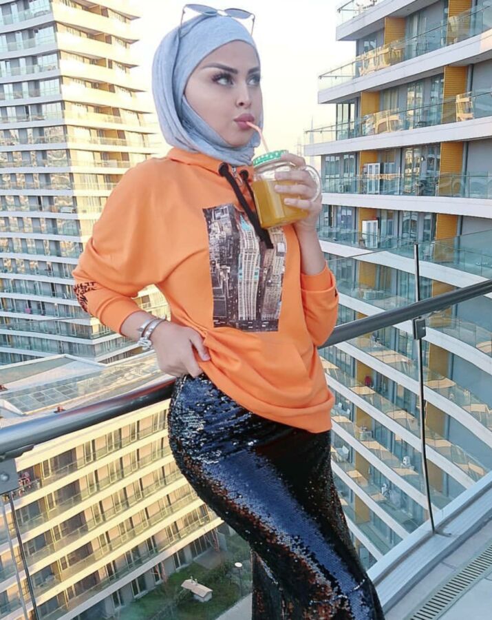 MUSLIM HIJAB HORNY LADIES 18 of 49 pics