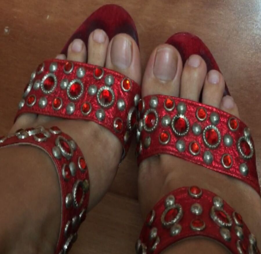 Christie Feet 3 of 6 pics