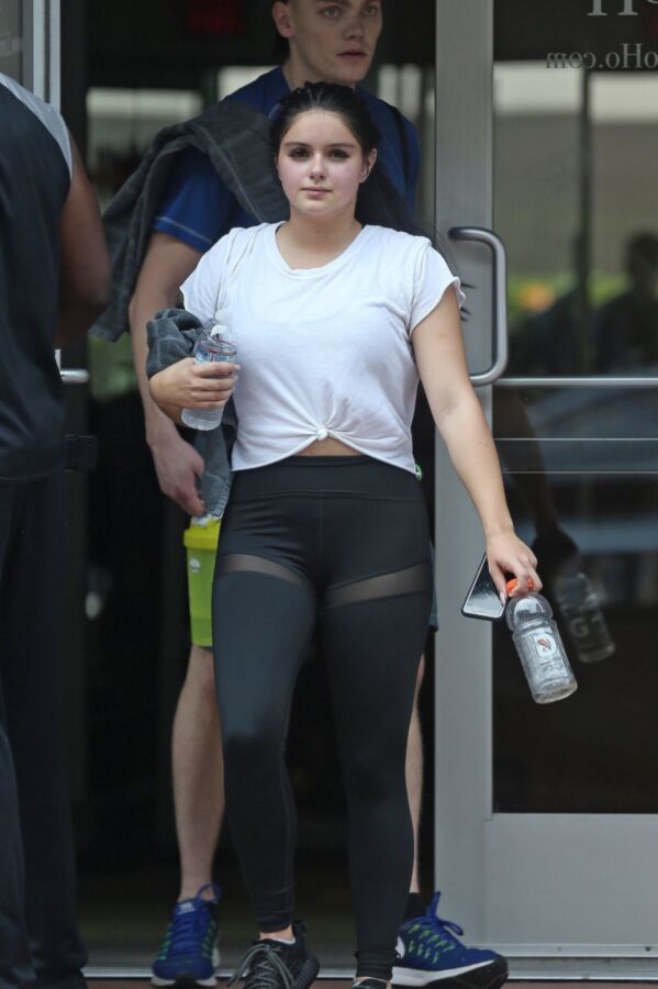 Ariel Winter - her ass is gone 15 of 154 pics