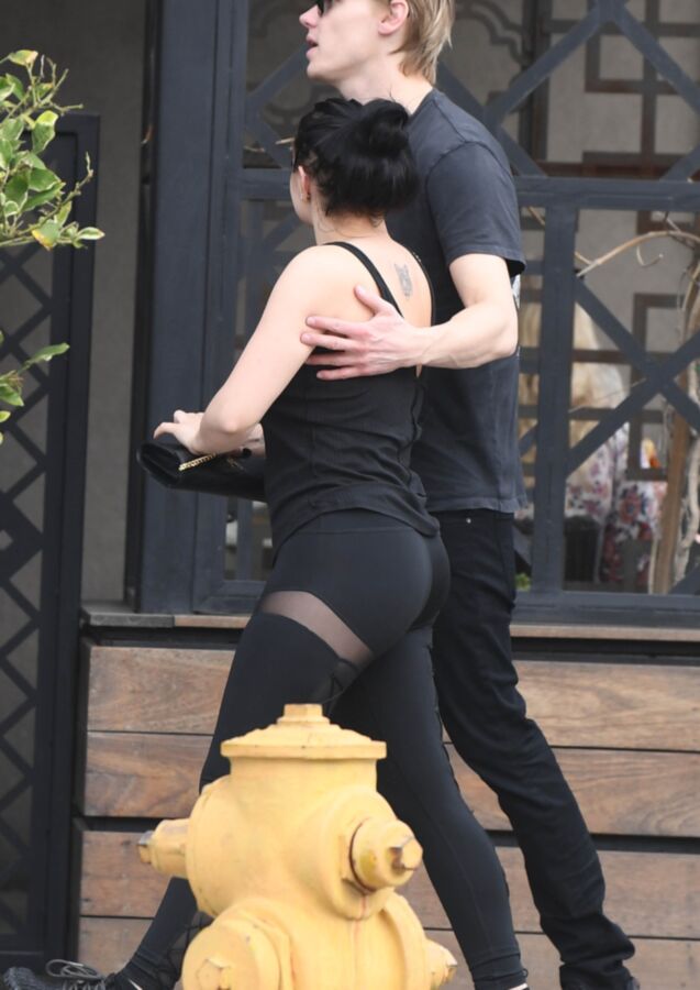 Ariel Winter - her ass is gone 12 of 154 pics