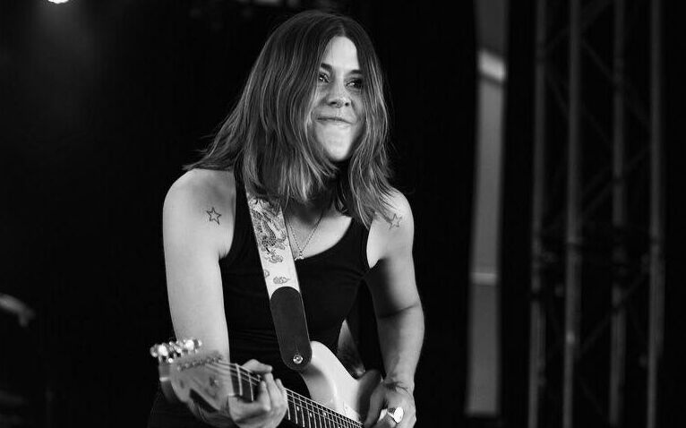 LARKIN POE -Megan & Rebecca Lovell (blues rock band) hot sisters 13 of 19 pics