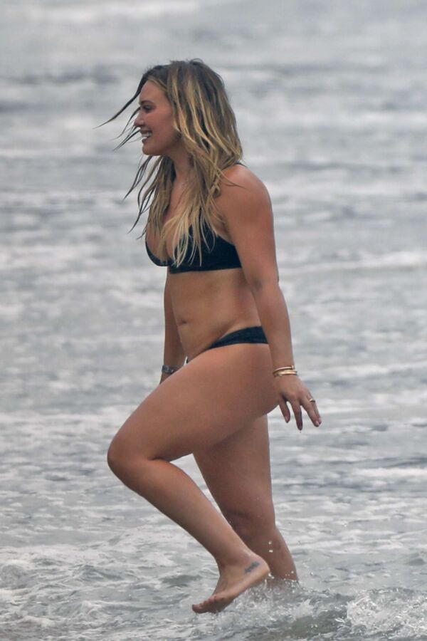 Hilary Duff - Busty Blonde Hollywood Celebrity in Sexy Bikinis 11 of 83 pics