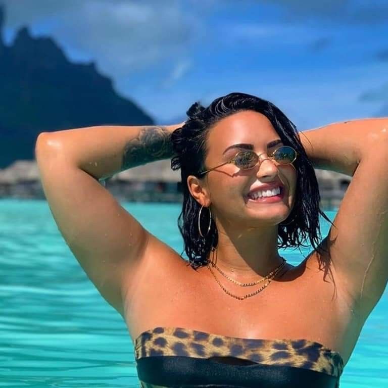 Demi 4 of 50 pics