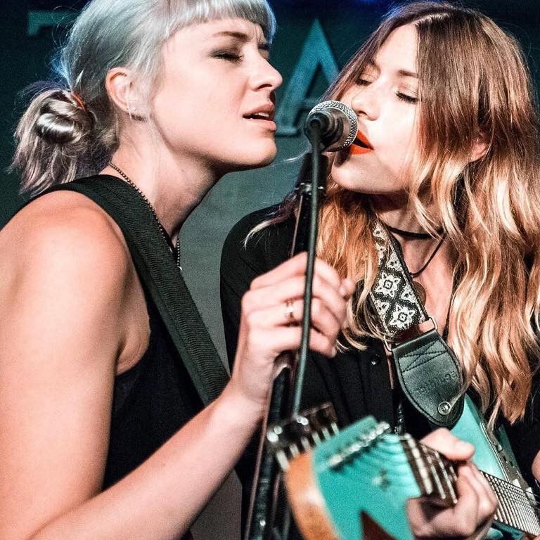 LARKIN POE -Megan & Rebecca Lovell (blues rock band) hot sisters 12 of 19 pics