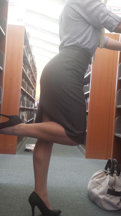 Amateur Girlfriend Shows at work in library and after workout 10 of 15 pics