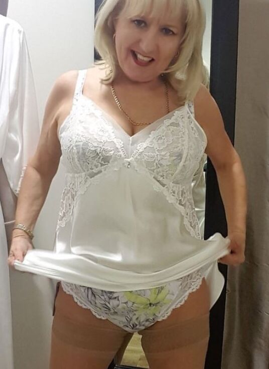 Milf invited to me to her changing room 4 of 9 pics