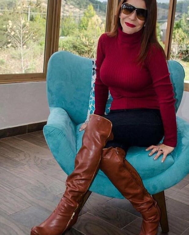 perfect mature in leather and boots 4 of 24 pics