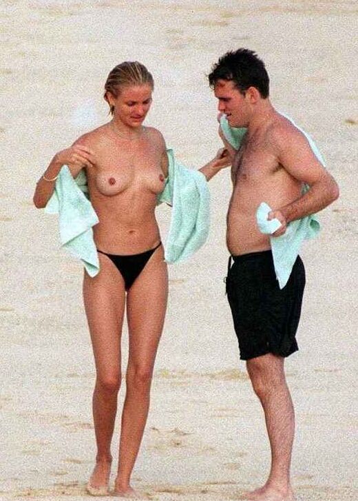 Cameron Diaz Sexy Nude Couple at Public Beach 9 of 47 pics