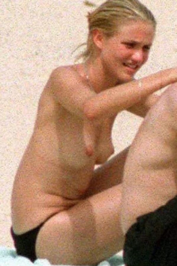 Cameron Diaz Sexy Nude Couple at Public Beach 5 of 47 pics