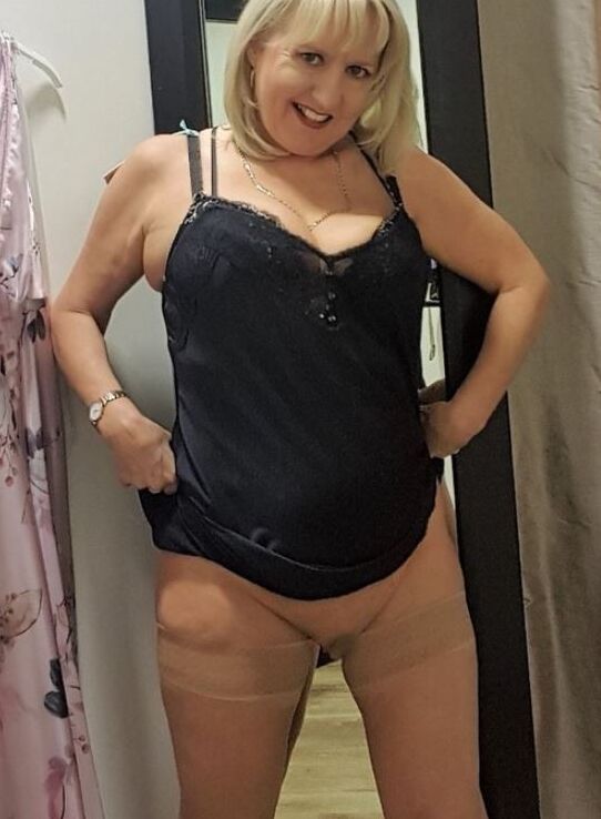 Milf invited to me to her changing room 9 of 9 pics