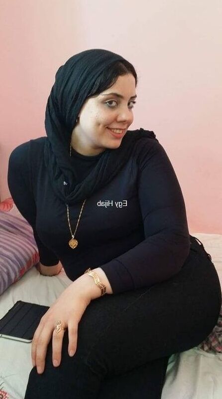 thick Muslim hijab married women  18 of 47 pics