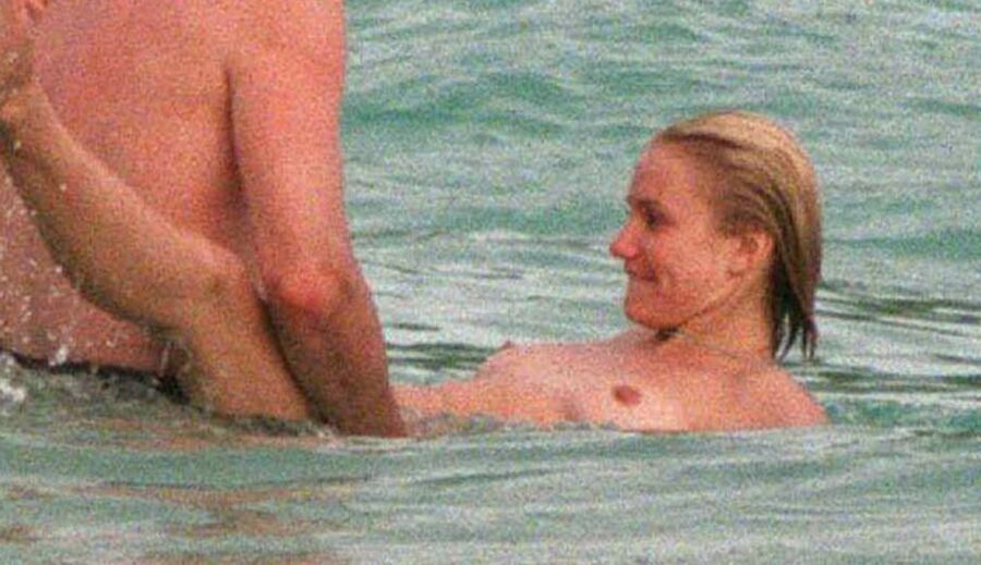 Cameron Diaz Sexy Nude Couple at Public Beach 22 of 47 pics