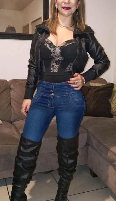 perfect mature in leather and boots 13 of 24 pics