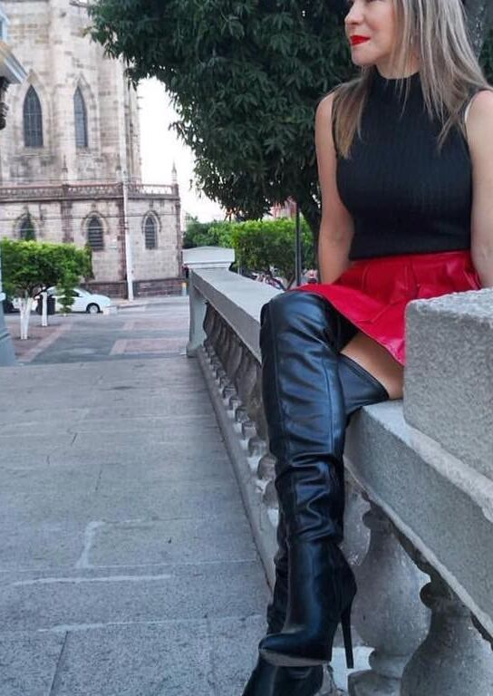 perfect mature in leather and boots 8 of 24 pics