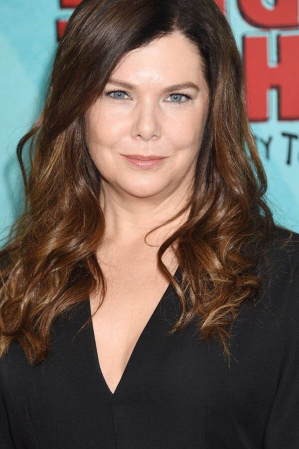 Lauren Graham young vs old IV 5 of 5 pics