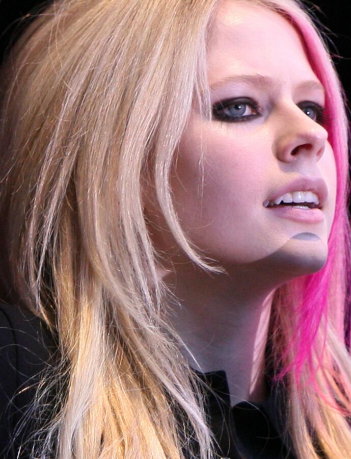 Avril Lavigne  10 of 171 pics