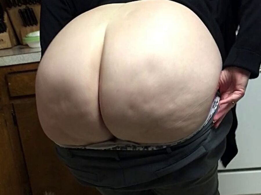 Big Ass Wife 1 of 5 pics