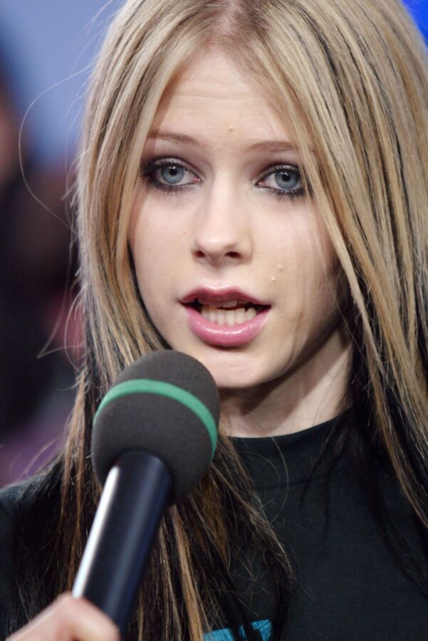 Avril Lavigne  6 of 171 pics
