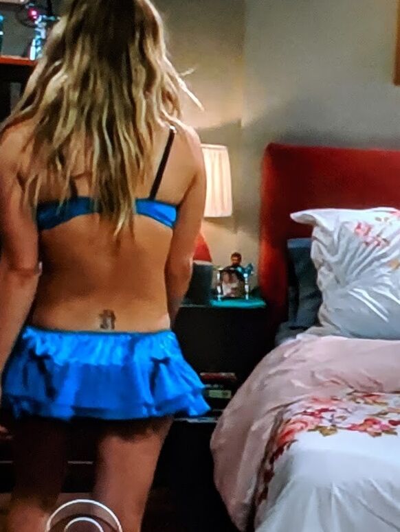 Kaley Cuoco - Sexy Hot 10 of 18 pics