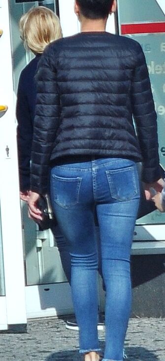polish shorthair brunette exposed her cute hot ass in jeans 5 of 6 pics