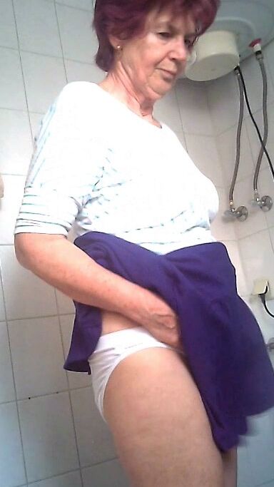 voyeur granny Sigrid wc toilet 4 of 36 pics