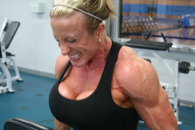 Zoa Linsey! Gorgeous Fake Round Bodybuilder Tits! 3 of 28 pics