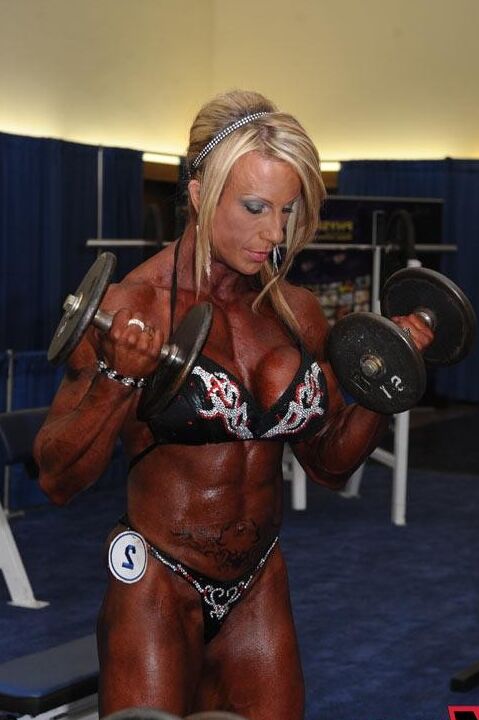 Zoa Linsey! Gorgeous Fake Round Bodybuilder Tits! 19 of 28 pics