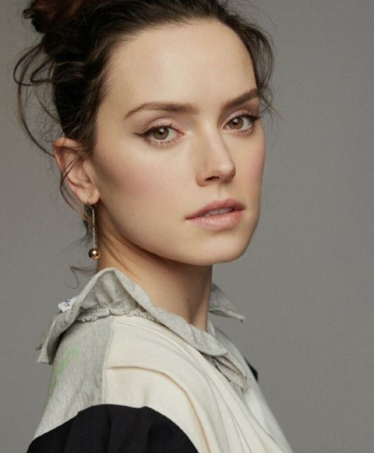 Daisy Ridley - Celeb Goddess 7 of 30 pics