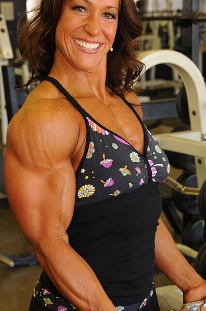 Sarah Hayes! Pretty Thick Muscled Woman! 2 of 29 pics